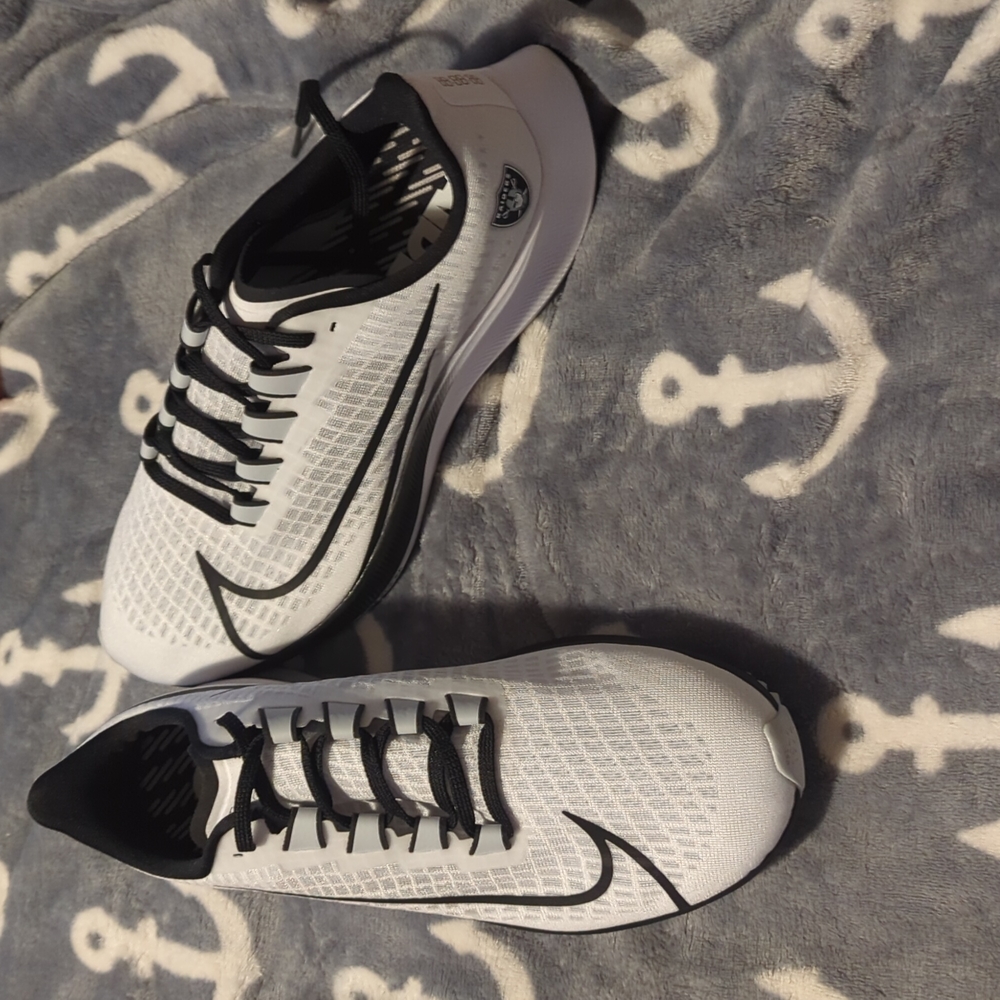 NWOT Nike Zoom Pegasus 37 Raiders